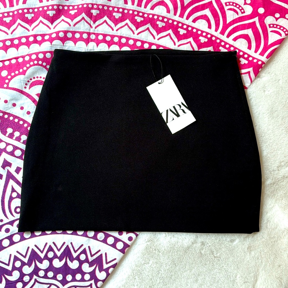 Zara Mini Skirt. Size M. 🖤